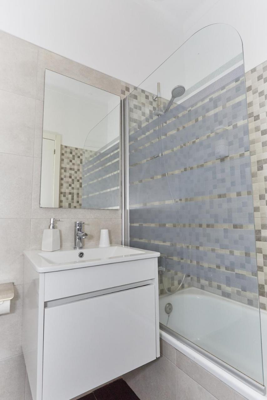 Residencial Principe Guest House Barreiro  Bagian luar foto
