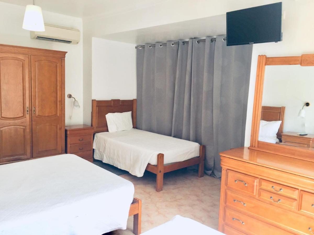 Residencial Principe Guest House Barreiro  Bagian luar foto